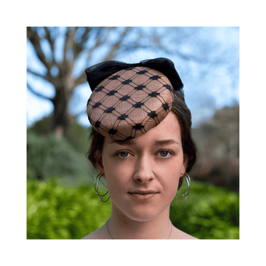 Small button with overlayed veiling and bow