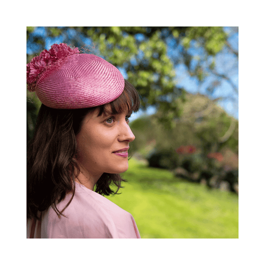 Mini beret with vintage veiling and blooms